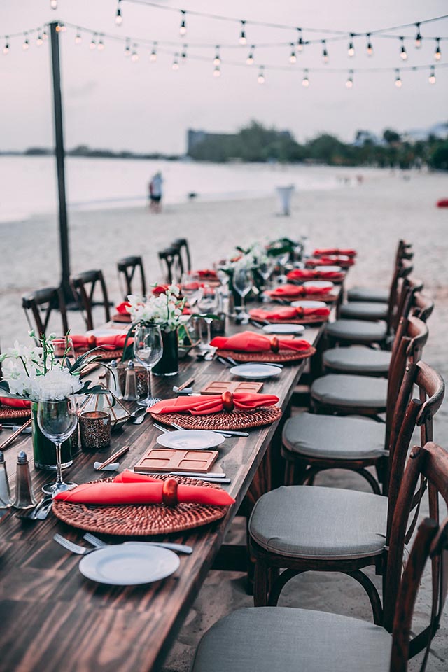 4 Tips for Describing Your Beach Wedding Style